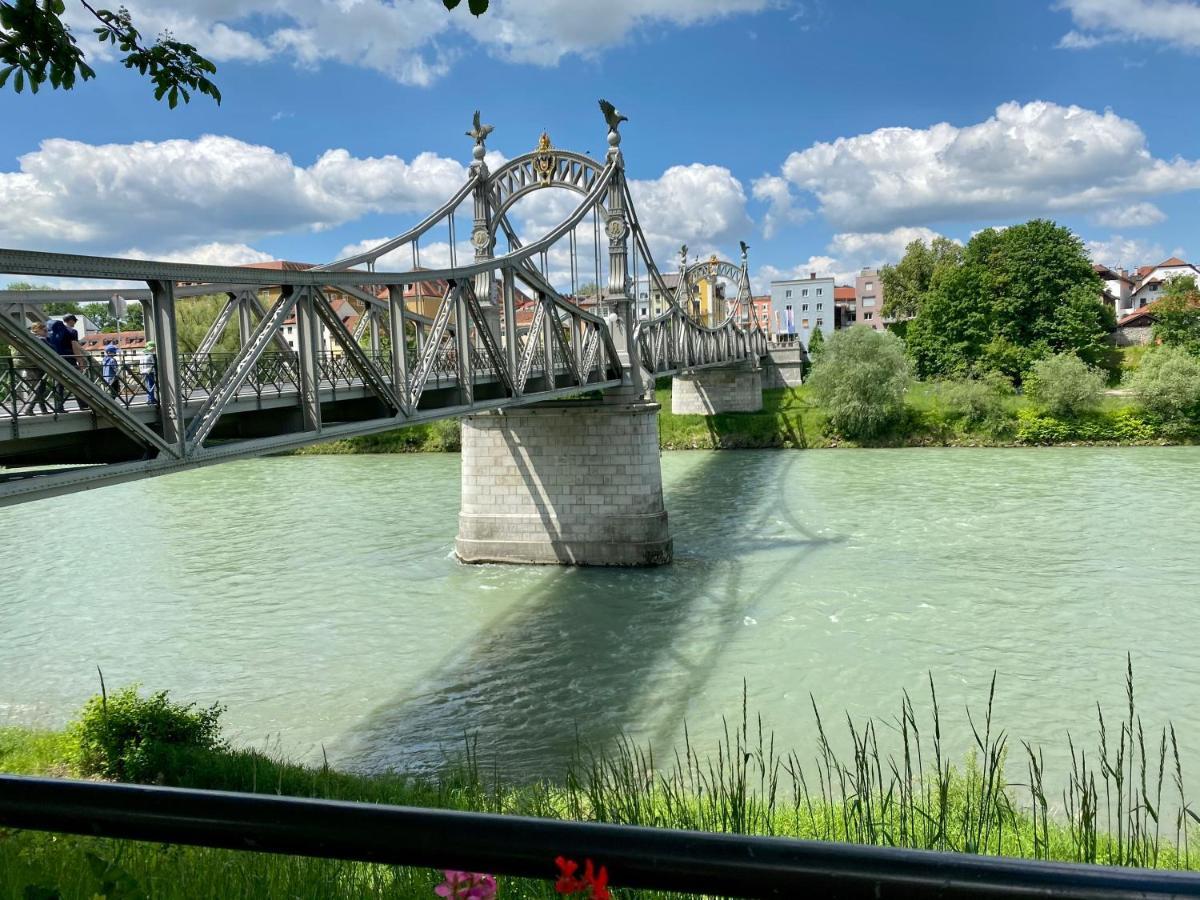 Ferienwohnung An Der Idyllischen Salzachschleife Naehe Salzburg Laufen Ngoại thất bức ảnh